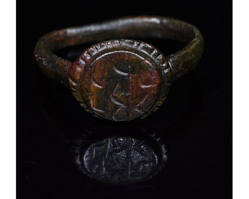 ROMAN BRONZE RING WITH CRESCENT MOONS
