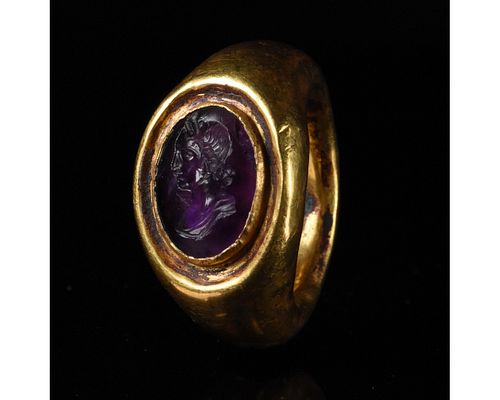 STUNNING ROMAN GOLD RING WITH AMETHYST INTAGLIO OF AN EMPRESS