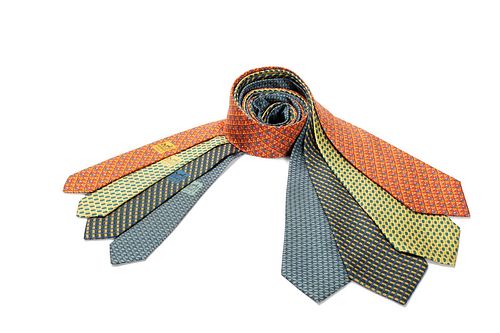 Hermès - Lot comprising of four silk twill ties