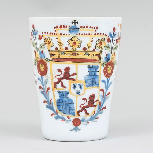 Cup. Spain. 19th century. Made in crystal by Real Fábrica de Cristales de la Granja. Decorated with heraldry from Leon and Castile.