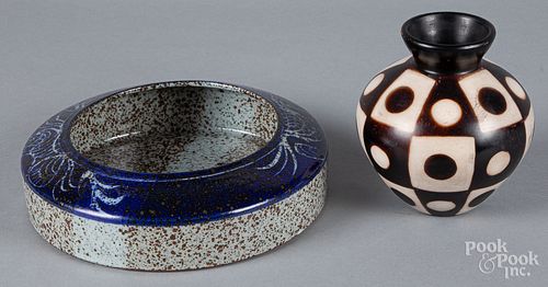 Peru pottery vase, by Valeriano Paz