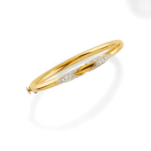 A 18K two-color gold and diamond bangle