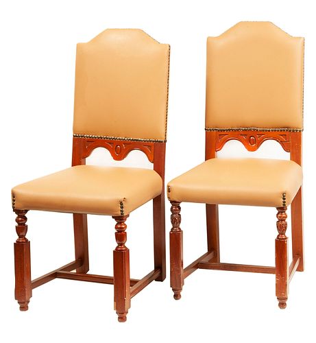 Pair of chairs. 20th century. Carved in wood. With closed backrests and beige leatherette seats.