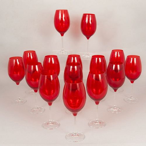 Lot of 16 glasses. 20th century. Made of red and transparent glass.