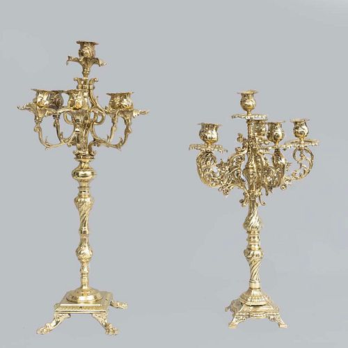 Lot of 2 candelabra. Twentieth century. Made oin brass. For 6 lights each.