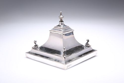 A GEORGE V SILVER INKWELL, by Hawksworth, Eyre & 