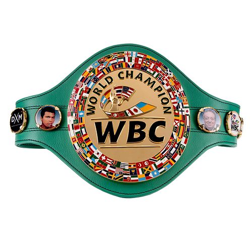 WBC. Cinturón de Campeón Mundial idéntico al entregado a Floyd Mayweather Jr., Saúl "Canelo" Álvarez y Tyson Fury, entre otros.