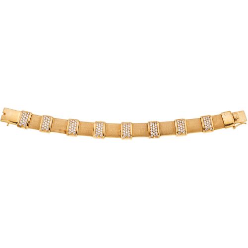 Bracelet with 14k yellow gold simulants. Weight: 39.9 g. Length: 7"