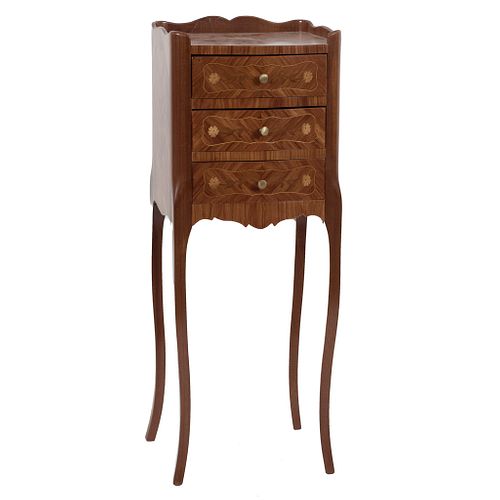 Nightstand. 20th century. Carved in wood. With rectangular cover, 3 drawers, shafts and semi-curved supports.