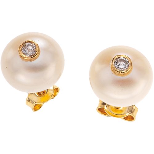STUD EARRINGS WITH CULTURED PEARLS AND DIAMONDS. 14K YELLOW GOLD