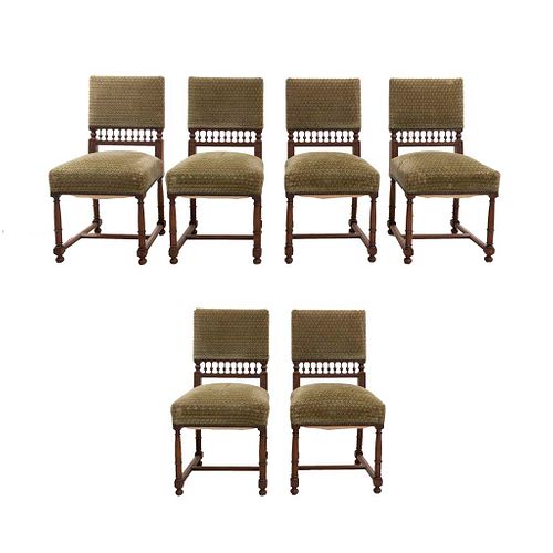 Lote de 6 sillas. Francia. SXX. Estilo Enrique II. En madera de nogal. Con respaldos semiabiertos y asientos en tapicería geométrica.