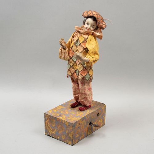 Clown. 20th century. Made in resin and paste. Includes musical box base. Out of order.