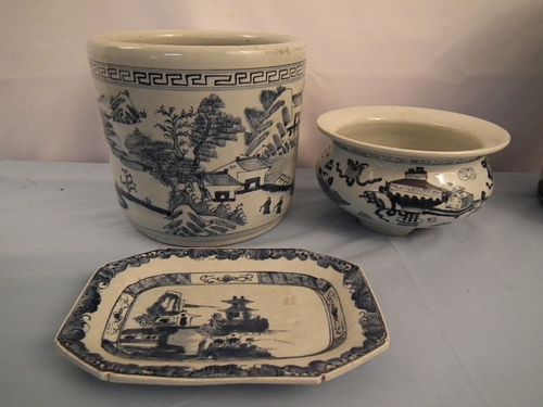 2 CHINESE PLANTERS & TRAY 