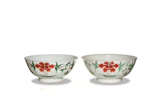 Pair of Chinese Famille Rose Floral bowls, 17th-18th Century