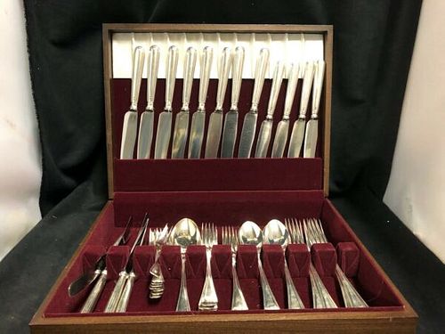 8 PLACE SETTING FLATWARE SERVICE OF MAPPIN AND WEBB STERLING SILVER