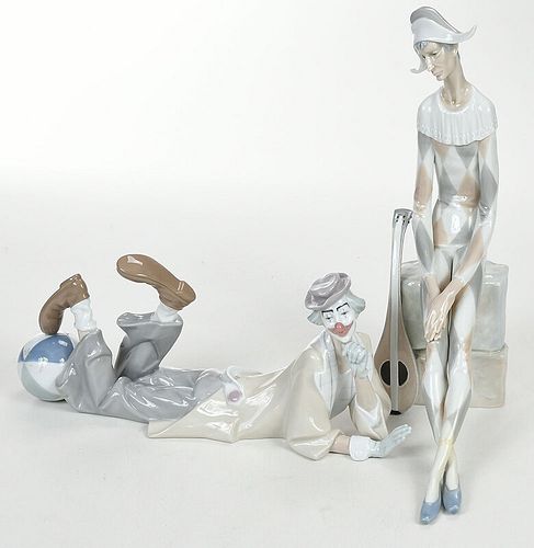 Two LLadro Porcelain Figures