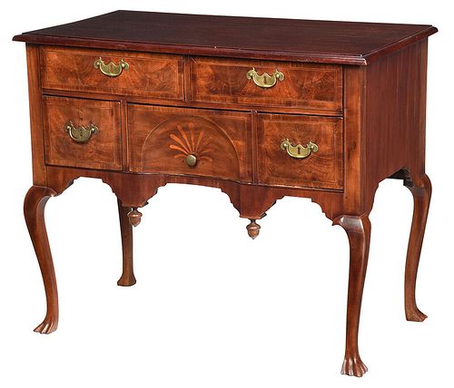 New England Queen Anne Walnut Dressing Table