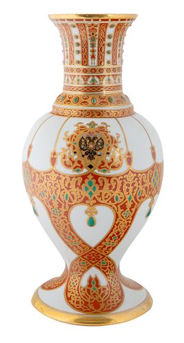 A RUSSIAN PORCELAIN VASE WITH MOSCOW BLAZON, IMPERIAL PORCELAIN FACTORY, ST. PETERSBURG, PERIOD OF NICHOLAS I (1825-1855)