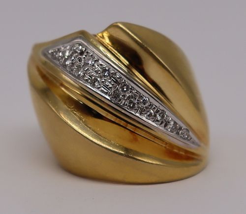 JEWELRY. Signed 18kt Gold and Pave Diamond Ring.
