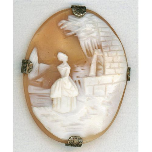 A BEAUTIFULLY CARVED SHELL CAMEO FIGURAL BUTTON