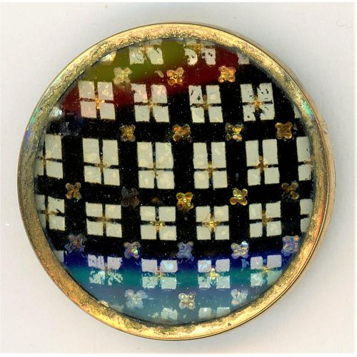 AN 18TH CENTURY REVERSE PAINTED PATTERN BUTTON