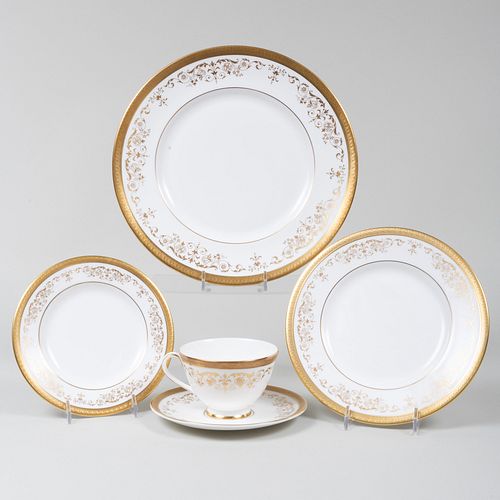 Royal Doulton Porcelain Part Service in the 'Belmont' Pattern