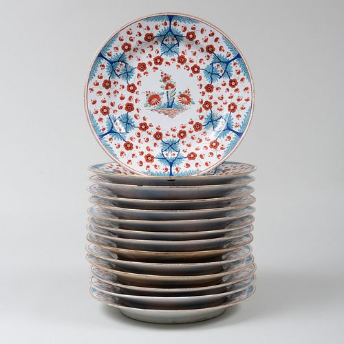 Group of Fourteen Worcester Porcelain Dinner Plates