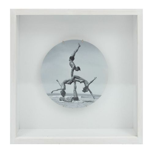 Jeff Koons. Sin título, de la serie "Popeye", 2012. Firma impresa en la parte posterior. Plato de porcelana Bernardaud. Enmarcado.