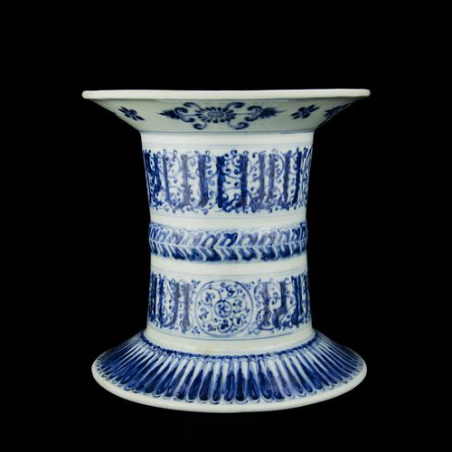 RARE CHINESE BLUE & WHITE EASTERN INSPIRED STAND