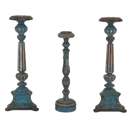 Lot of 3 candlesticks. 20th century. Made of blue metal, circular washers and architectural shafts.