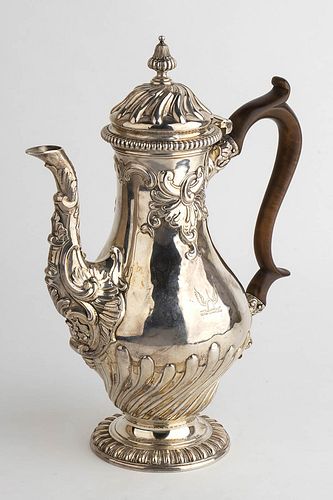 An English sterling silver Georgian coffee pot - London 1760, Samuel Courtauld