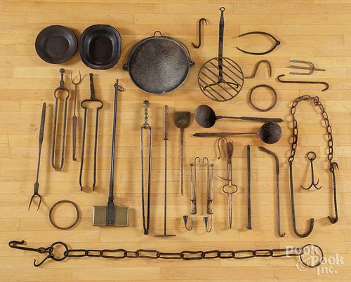 Iron hearth equipment, kitchen utensils, etc.