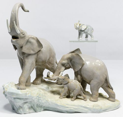 Lladro #1150 'Elephants' Figurine
