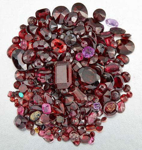 A QUANTITY OF LOOSE GEMSTONES, to include rubies, garnets and other red sto