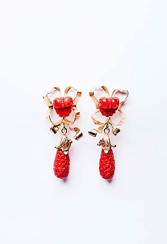 PENDANT EARRINGS WITH CORAL PINECONES