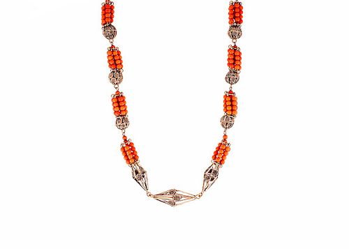 COLLIER WITH CORAL BEADS