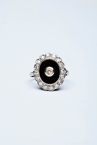 FLOWER RING WITH ONYX AND DIAMONDS