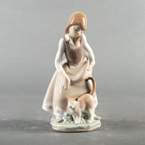 Lladro Figurine, Little Girl With Cat 01001187