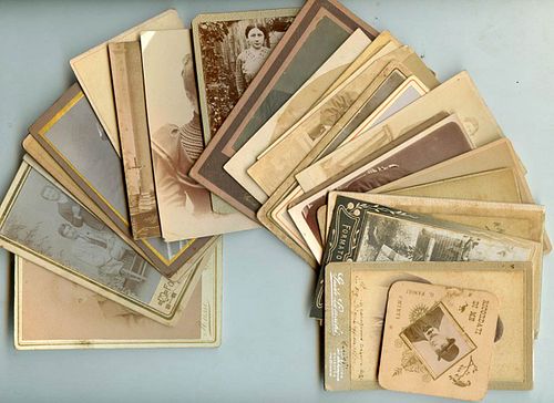 <br><br>Lot of 25  CDV<br><br>Lot of 25  CDV. Different tecniques and conditions. 23 CDV by italian photographers, 2 from other countries<br>Good cond