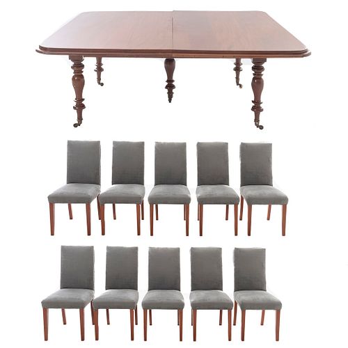 Comedor. Siglo XX. En talla de madera. Consta de: Mesa con extensiones y 10 sillas. 72 x 193 x 156 cm. (mesa)