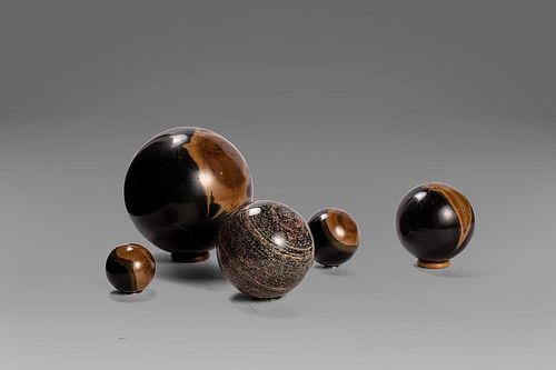 Lot of 5 marble spheres, 20th century