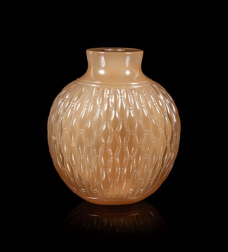 A Carved Agate 'Basket Weave' Snuff Bottle
Height 2 in., 5.1 cm.