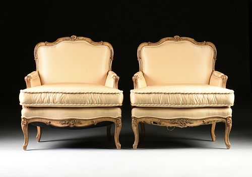 A PAIR OF LOUIS XV STYLE PAINTED AND CARVED WOOD BERGÈRES, 20TH CENTURY,