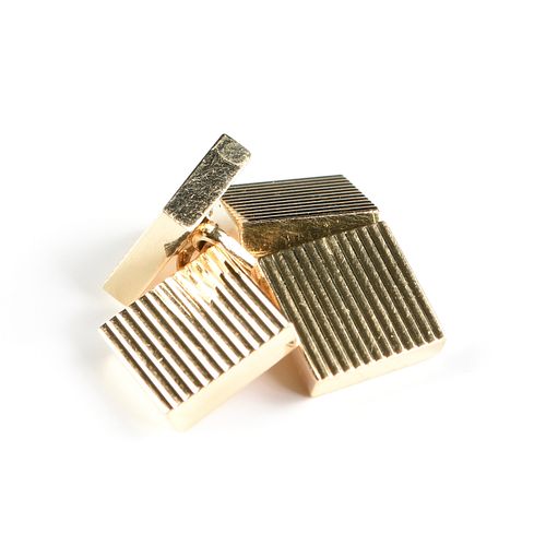A PAIR OF TIFFANY & CO. 14K YELLOW GOLD SQUARE RIBBED CUFFLINKS, MID/LATE 20TH CENTURY,
