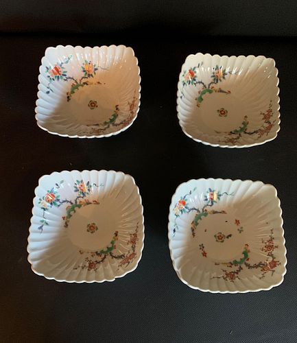 Set of 4 Kakiemon Scalloped Dishes, 17/18th Century