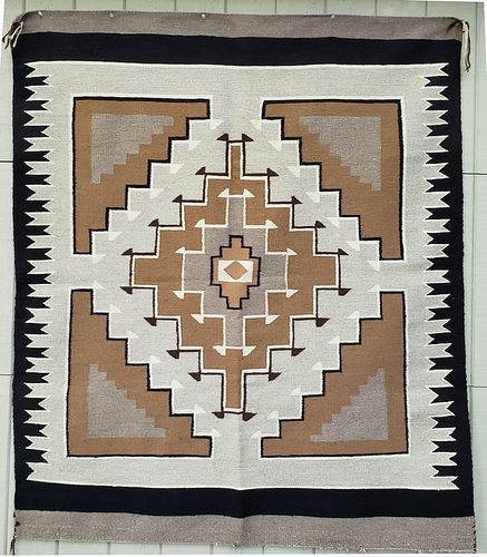 Finely woven Two Grey Hills/Crystal Navajo Rug