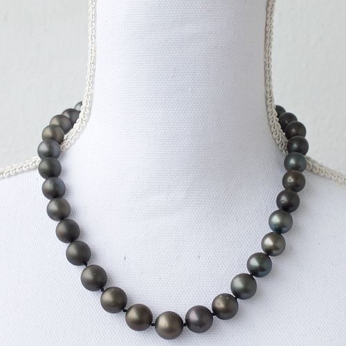 South Tahitian Pearl NecklaceÊ