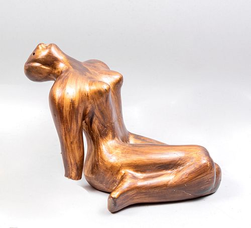 Mujer desnuda. Siglo XX. Diseño de Arte Felguérez. Elaborada en terracota moldeada acabado dorado. Firmada.