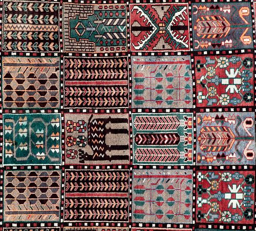 Tapete. Persia, Shirak. Siglo XX. 4 Estaciones en diseño casetonado. Anudado a mano en fibras de lana. 280 x 186 cm