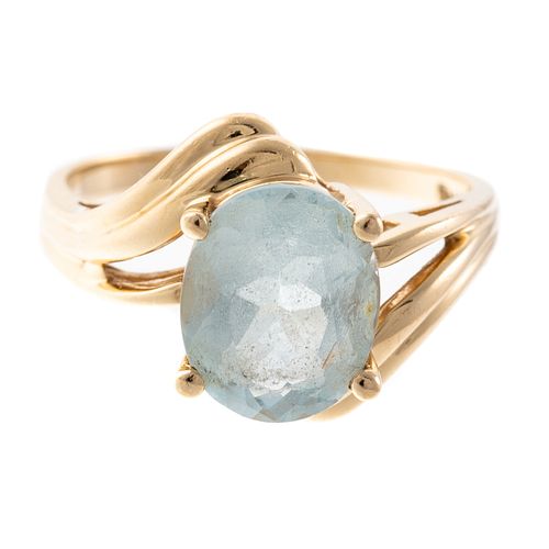 An Oval Cut Aquamarine Ring in 14K Yellow Gold